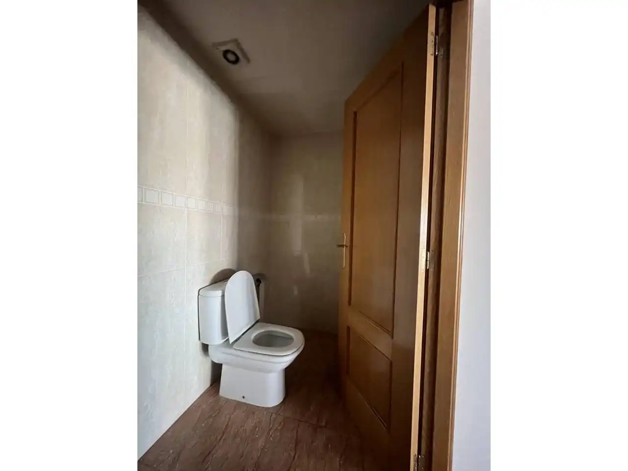 Baño de Local de alquiler en El Campello con Aire acondicionado