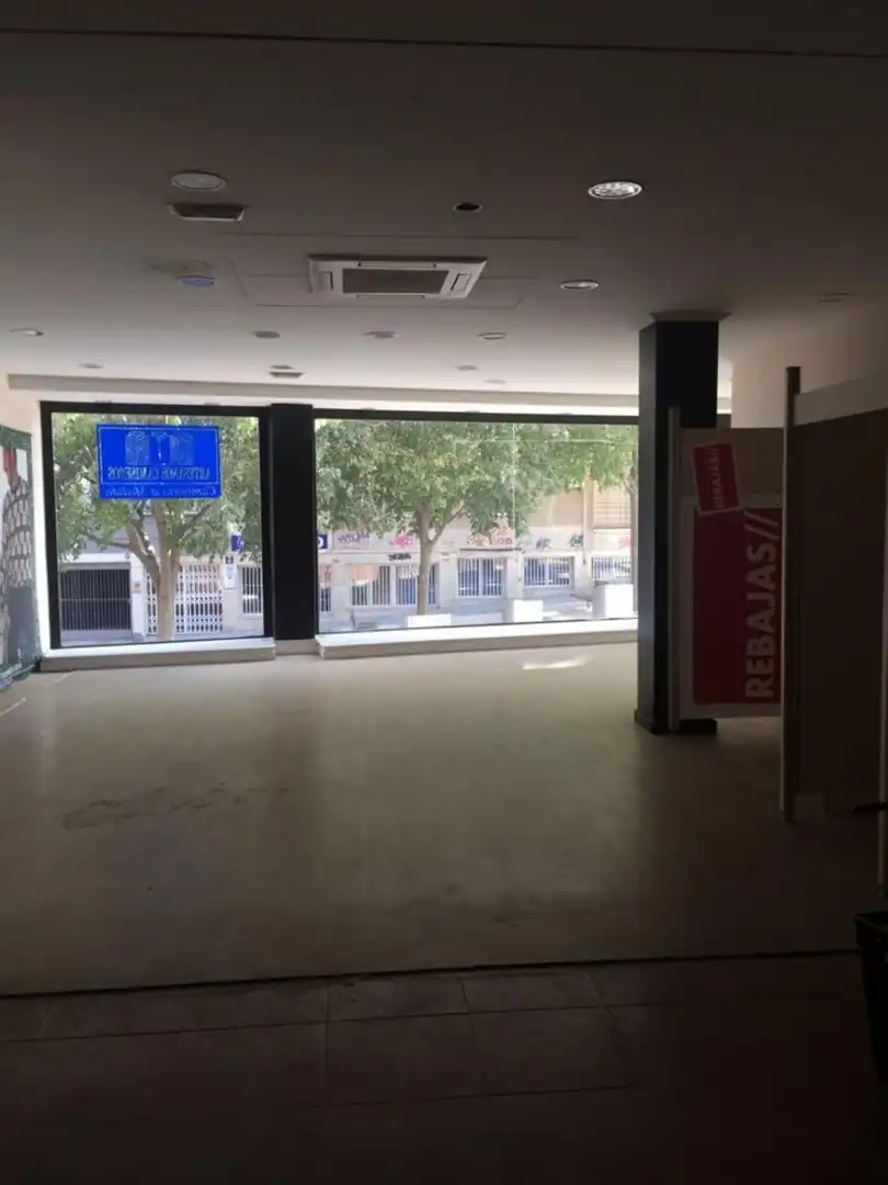 Local comercial de lloguer a Calle Granada, imagen 13