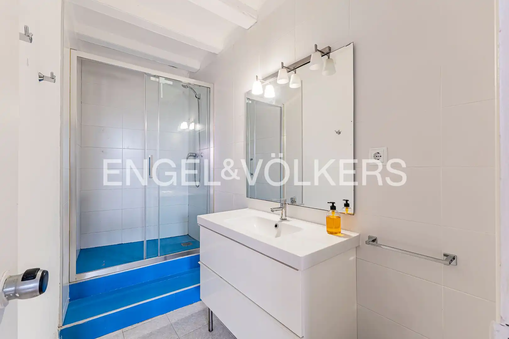 Baño de Piso en venta en Barcelona con Aire acondicionado, Calefacción y Amueblado