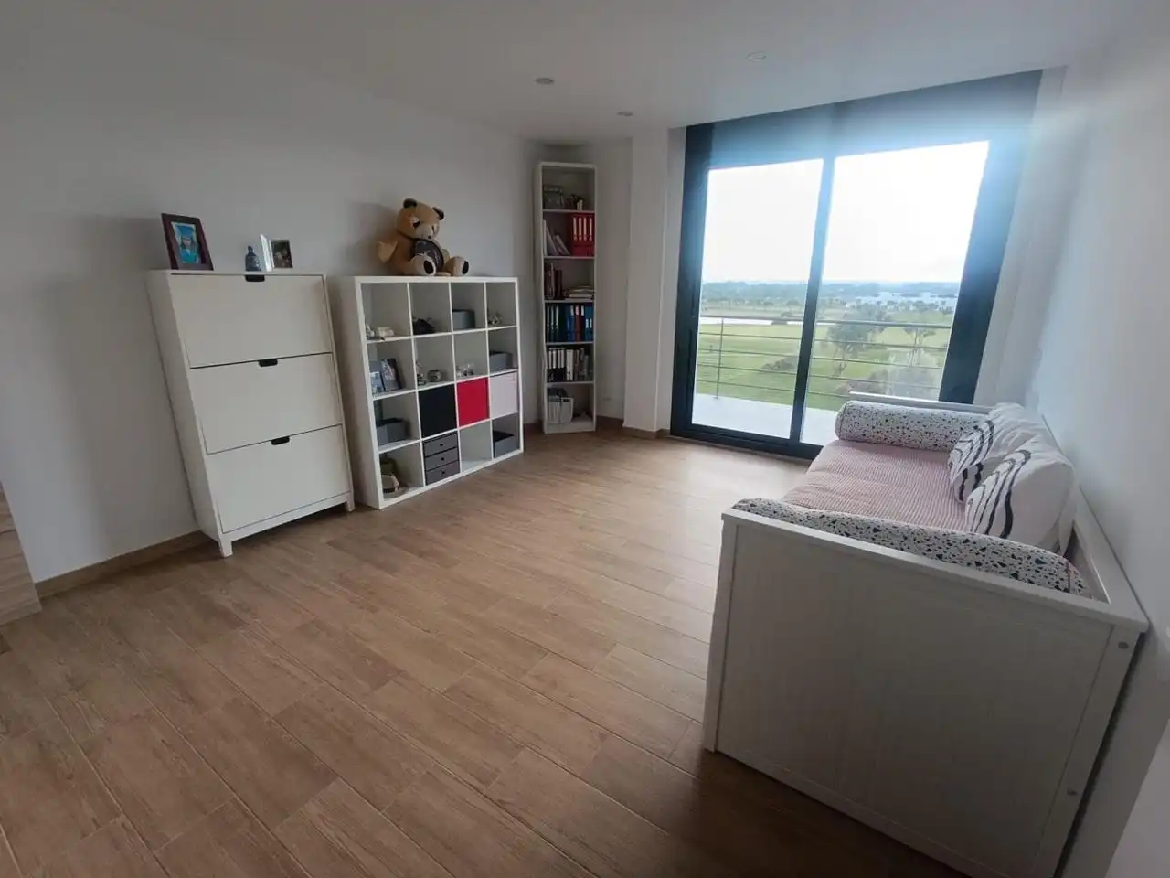 Sala d'estar de Casa o xalet en venda en Puerto Real amb Aire condicionat, Jardí privat i Terrassa