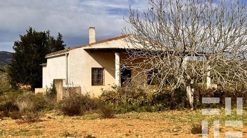 PARCELA RUSTICA CON CASETA  EN BENLLOCH.