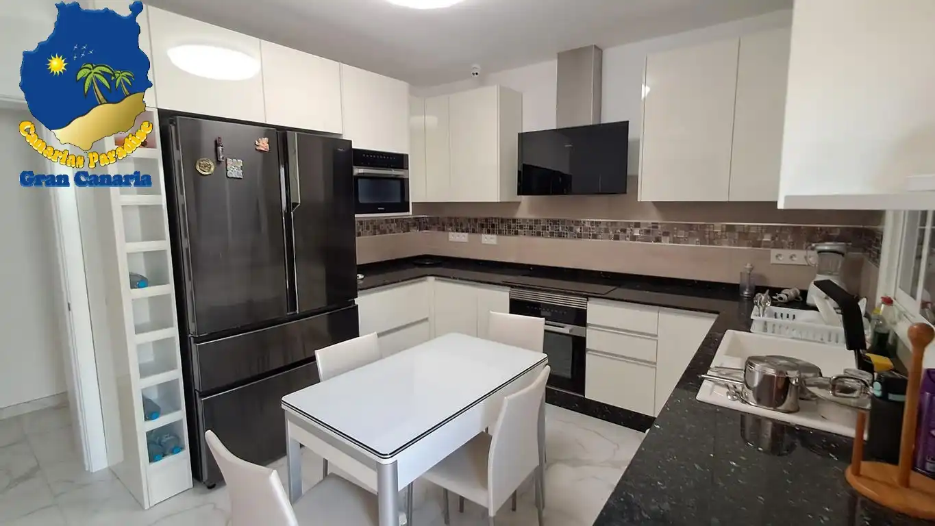 Cuina de Casa o xalet en venda en San Bartolomé de Tirajana amb Aire condicionat, Terrassa i Moblat