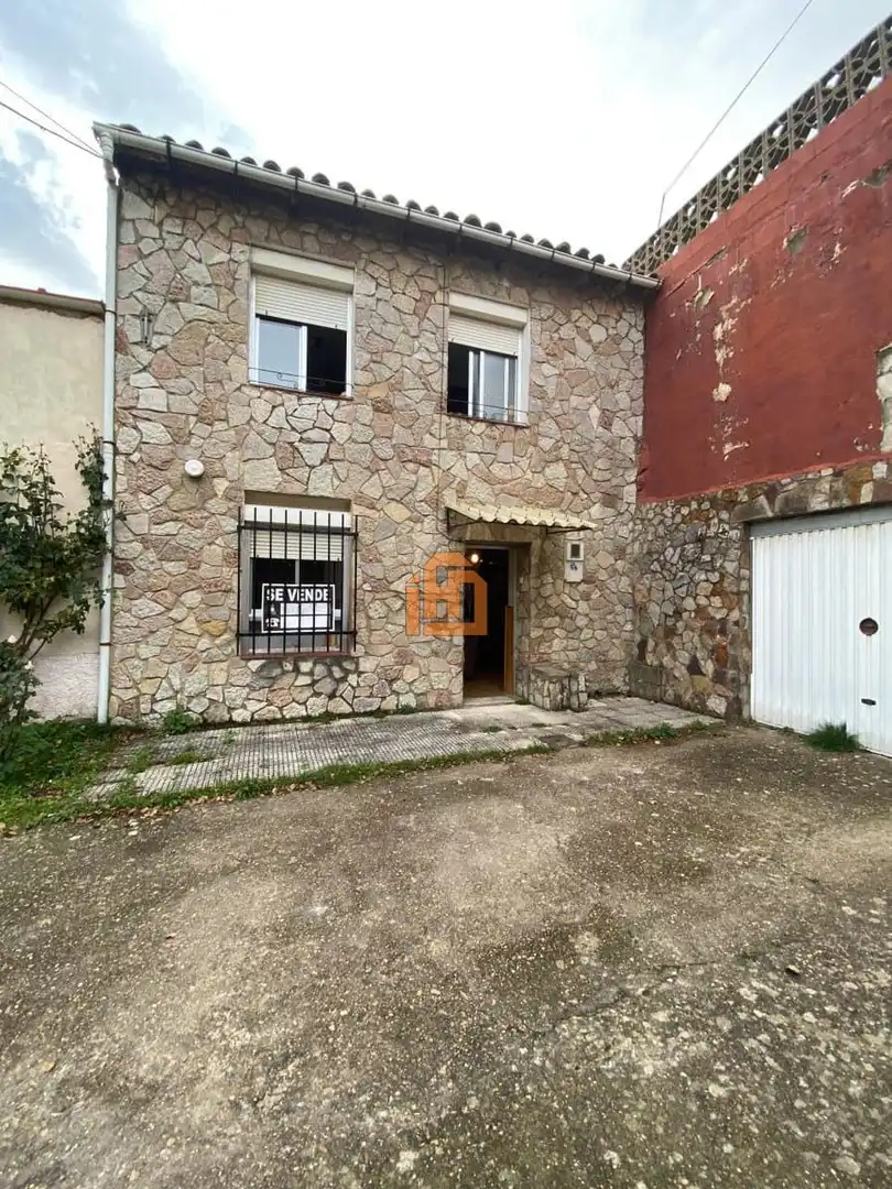 Houses for sale in Calle Canonigo Isidoro, La Pola de Gordón