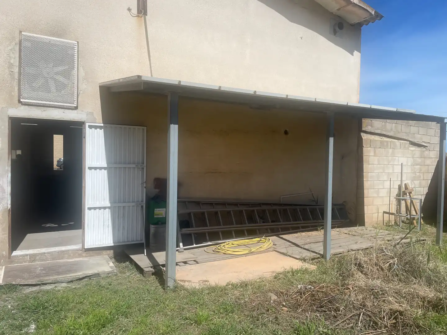 Exterior view of Industrial buildings for rent in Zaragoza