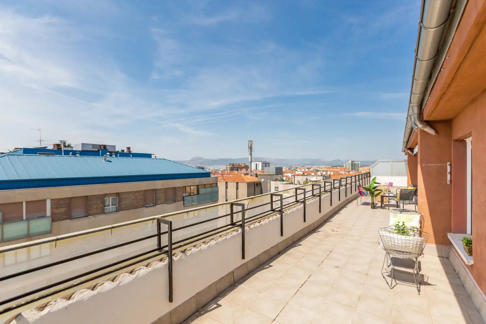 Terrasse von Dachboden zur Miete in  Pamplona / Iruña mit Möbliert