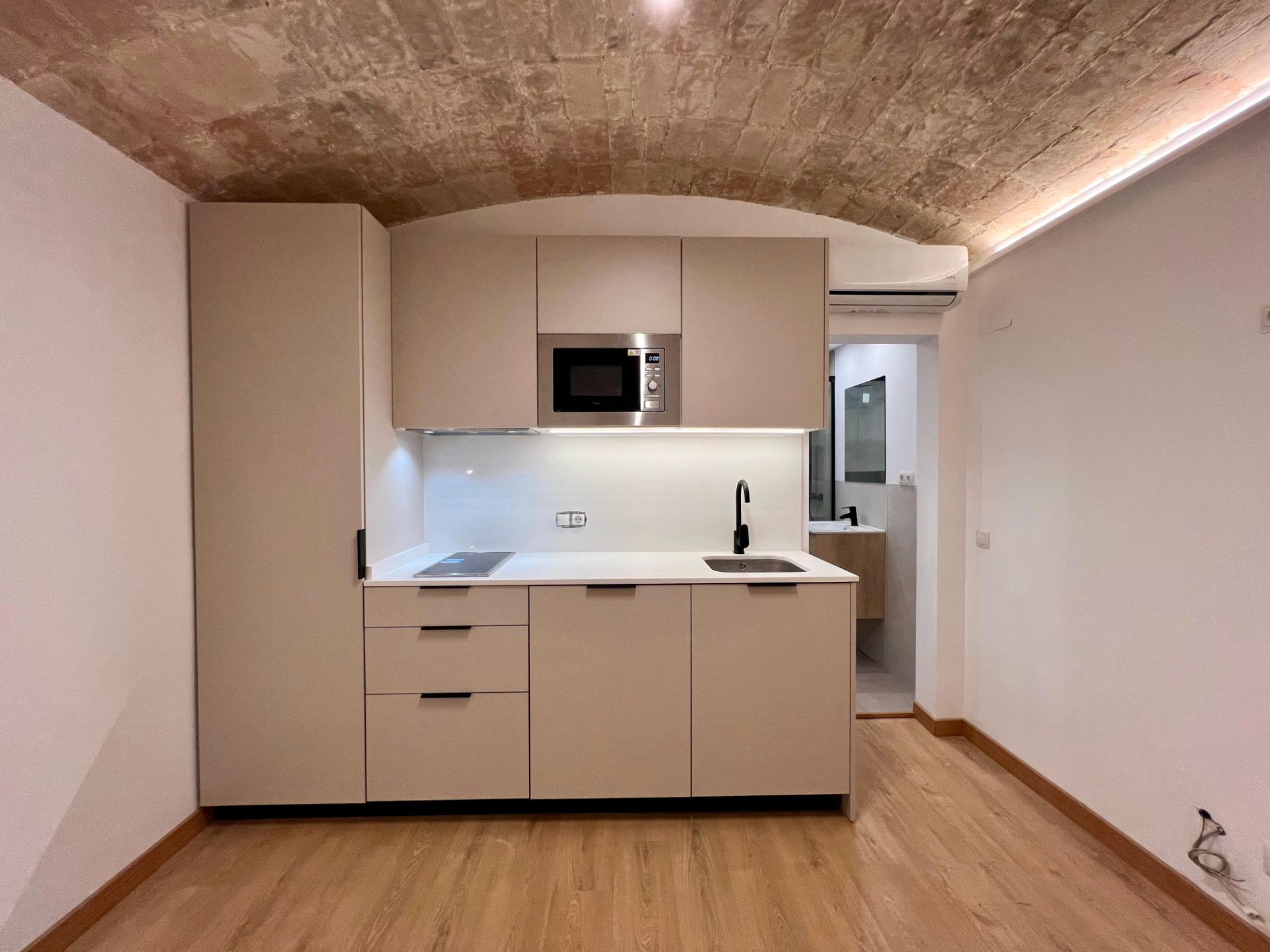 Kitchen of Flat for sale in  Barcelona Capital  with Air Conditioner, Heating and Parquet flooring