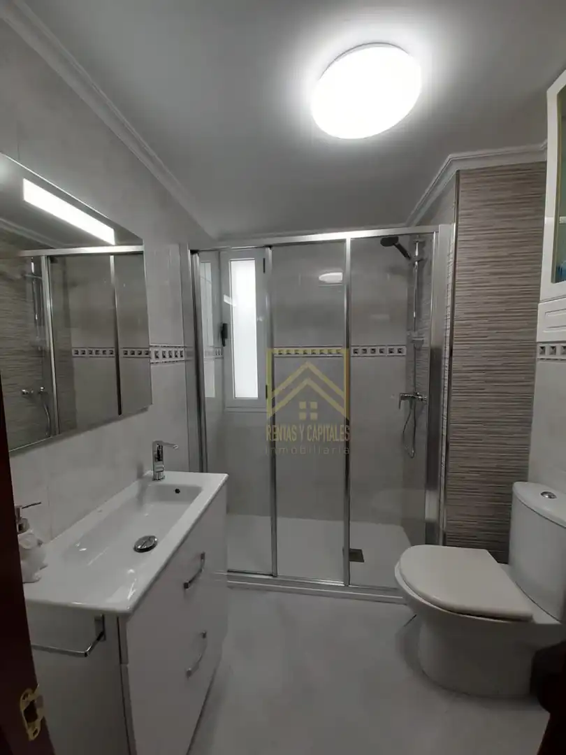 Bathroom of Flat for rent in Santander  with Heating and Parquet flooring