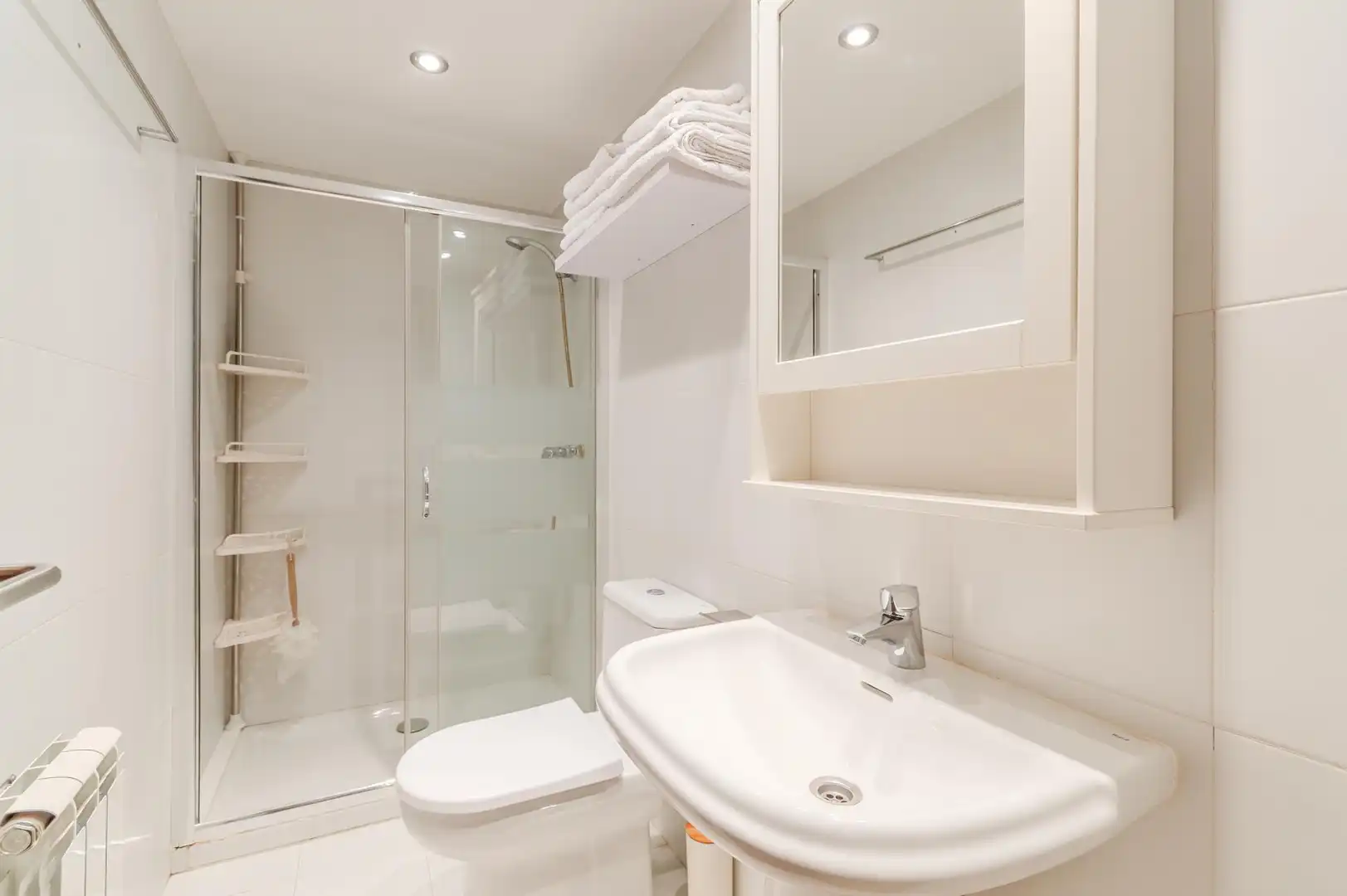 Baño de Ático en venta en Salt con Calefacción, Piscina y Horno
