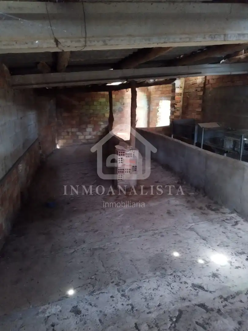 Houses for sale in Requena  with Air Conditioner, Terrace and Storage room