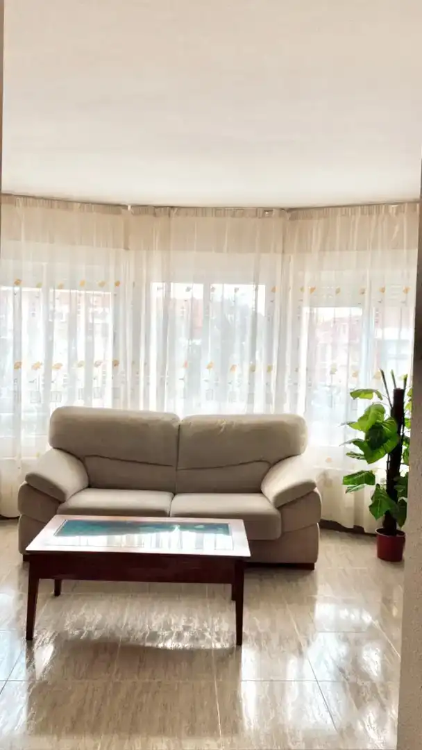 Wohnzimmer von Wohnung zur Miete in Navalmoral de la Mata mit Klimaanlage, Abstellraum und Möbliert