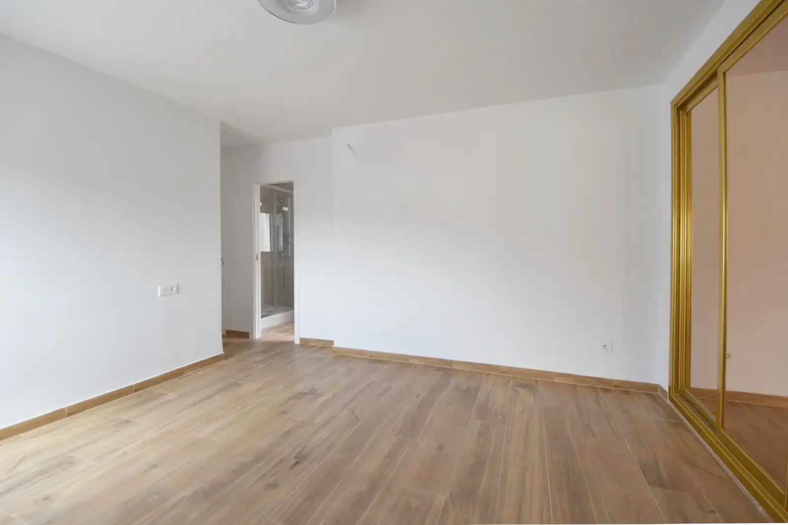 Wohnzimmer von Wohnung zum Verkauf in Pinto mit Heizung