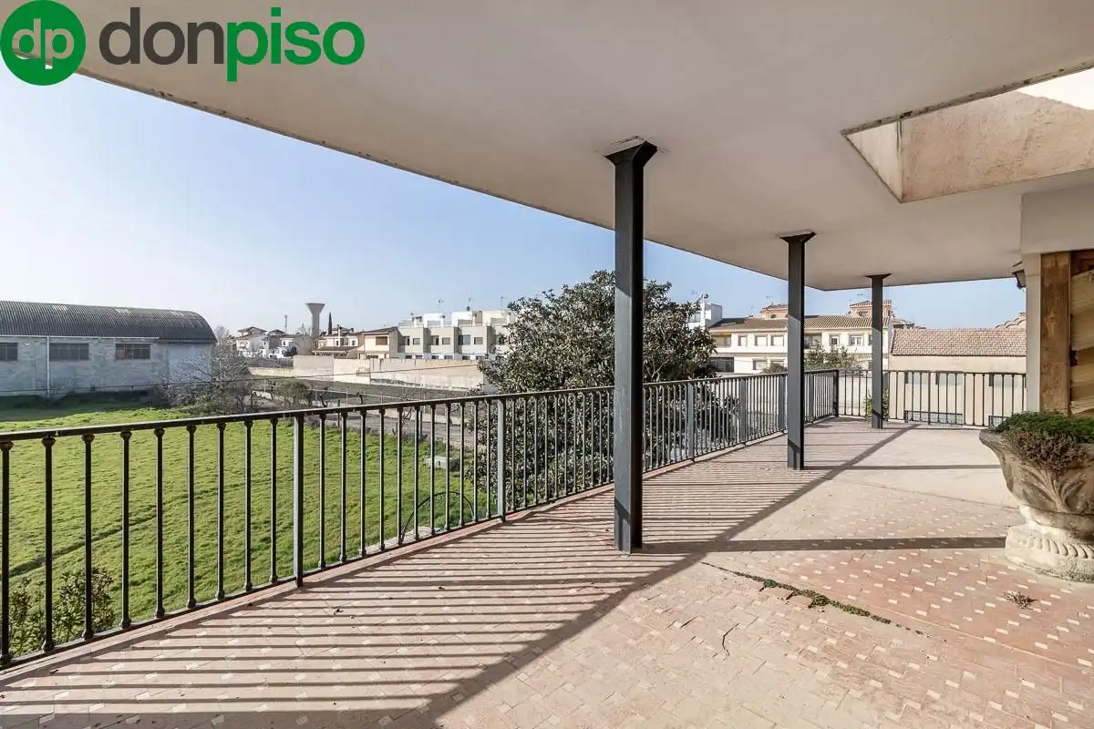 Casa rústica amb piscina en venda a Carretera malaga