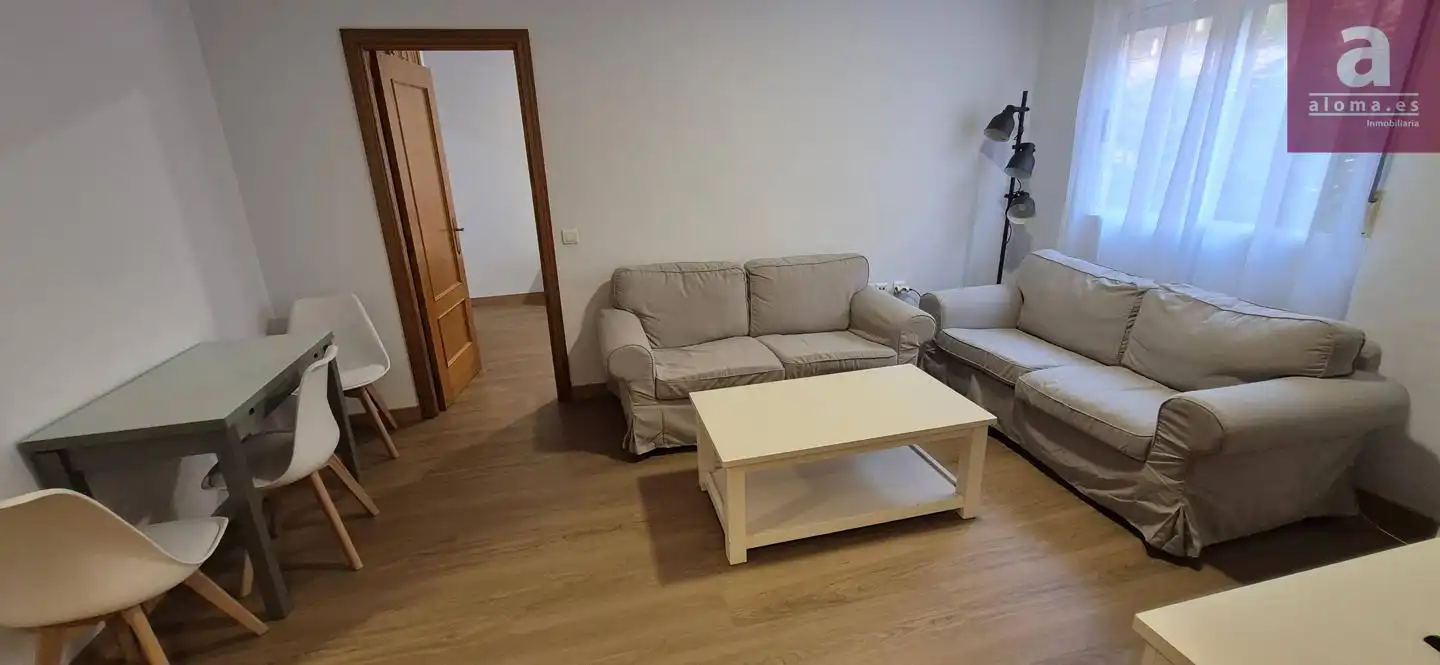 Sala de estar de Estudio de alquiler en Cáceres con Aire acondicionado, Trastero y Amueblado