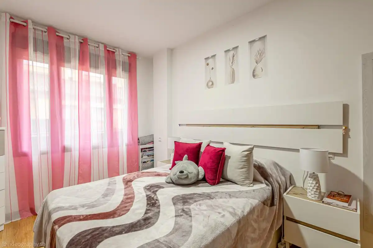 Schlafzimmer von Wohnung zum Verkauf in Villalbilla mit Klimaanlage, Heizung und Privatgarten