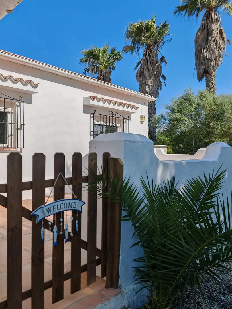 Vista exterior de Casa o chalet en venta en Medina Sidonia con Jardín privado, Piscina y Amueblado