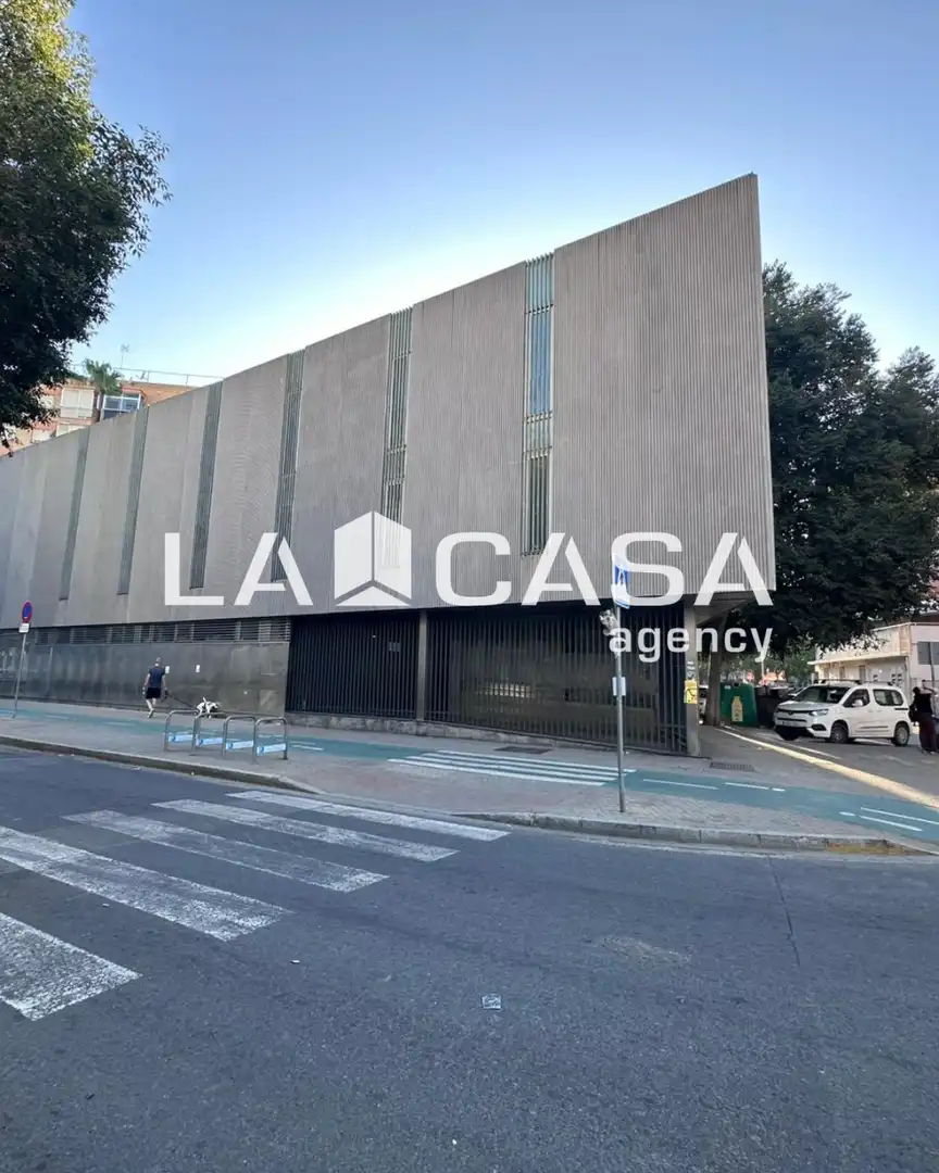 Vista exterior de Planta baja en venta en Sevilla