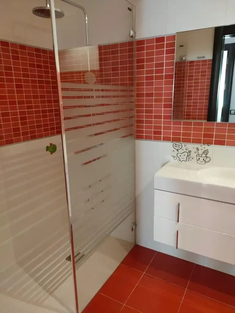 Bany de Casa o xalet en venda en Rincón de la Victoria amb Aire condicionat, Jardí privat i Terrassa