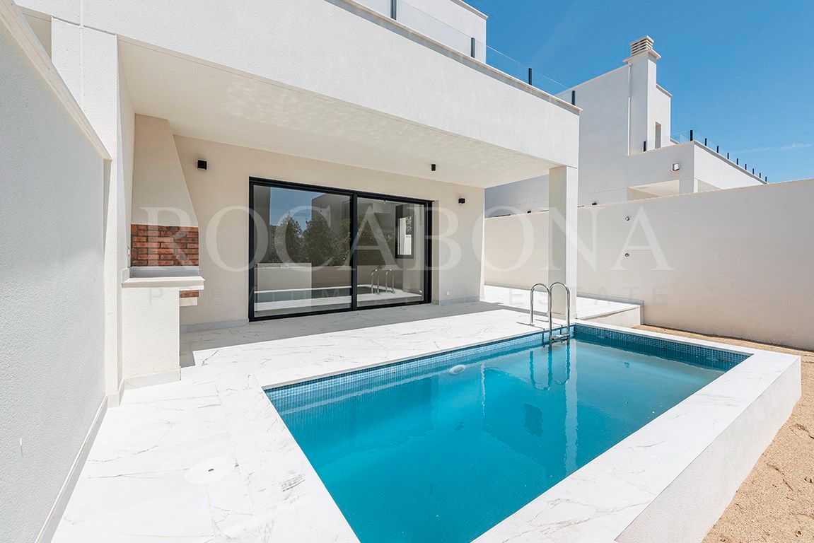 Exterior view of Single-family semi-detached for sale in Cambrils  with Air Conditioner, Heating and Swimming Pool