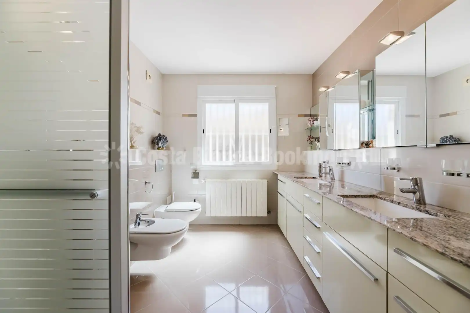 Bathroom of Houses for sale in L'Alfàs del Pi  with Air Conditioner, Heating and Private garden