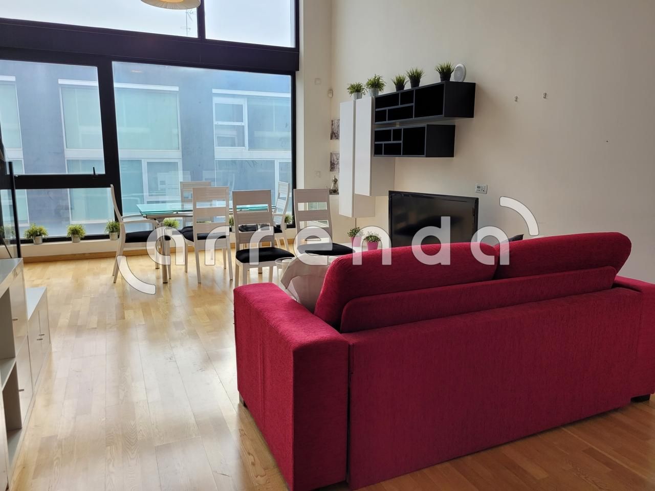 Sala d'estar de Dúplex de lloguer en San Sebastián de los Reyes amb Aire condicionat i Moblat