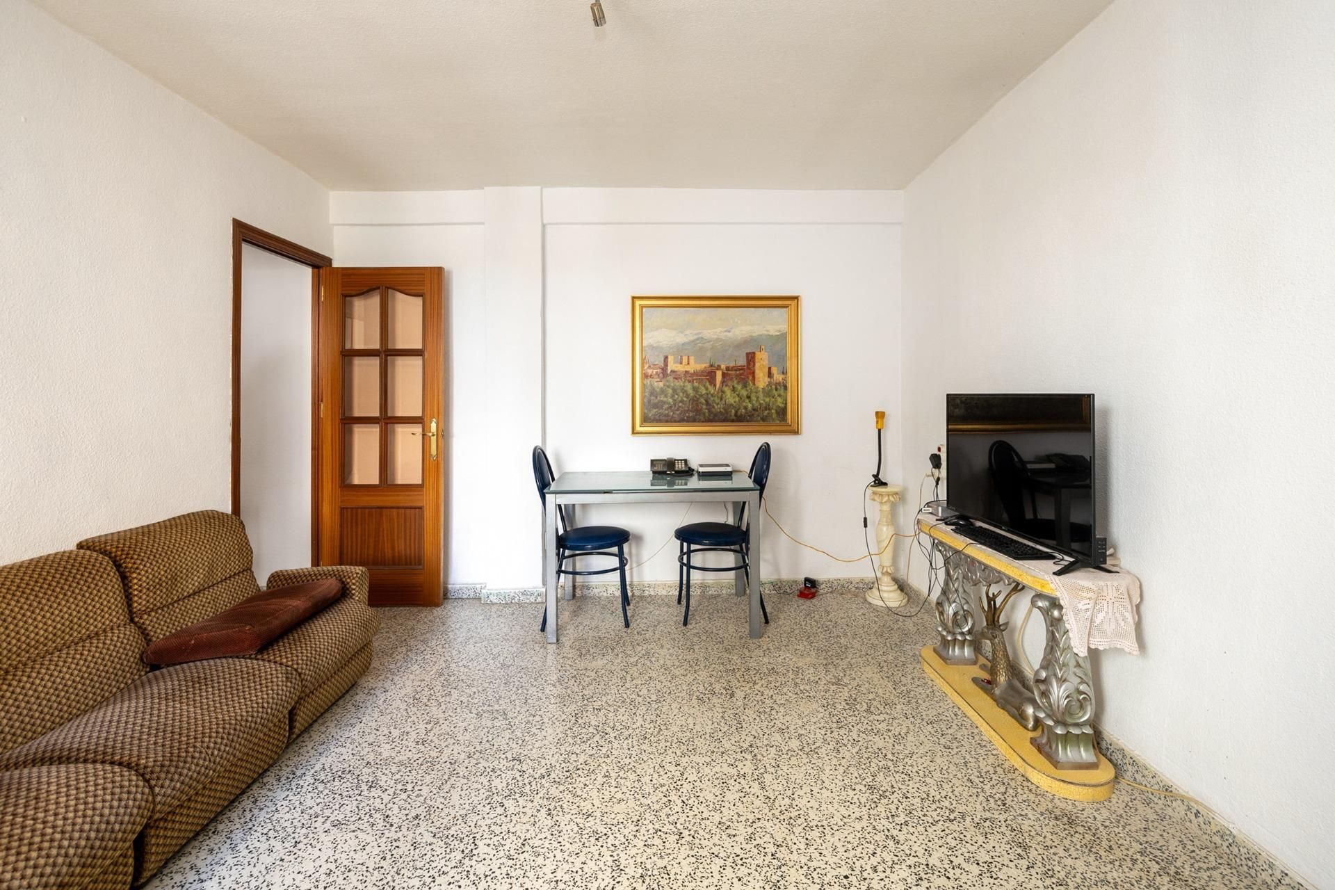 Living room of Flat for sale in  Granada Capital  with Air Conditioner and Balcony