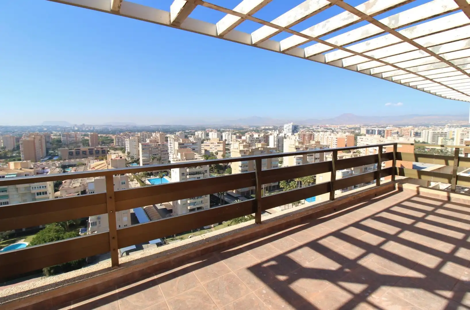 Terrassa de Àtic en venda en Alicante / Alacant amb Terrassa, Balcó i Piscina comunitària
