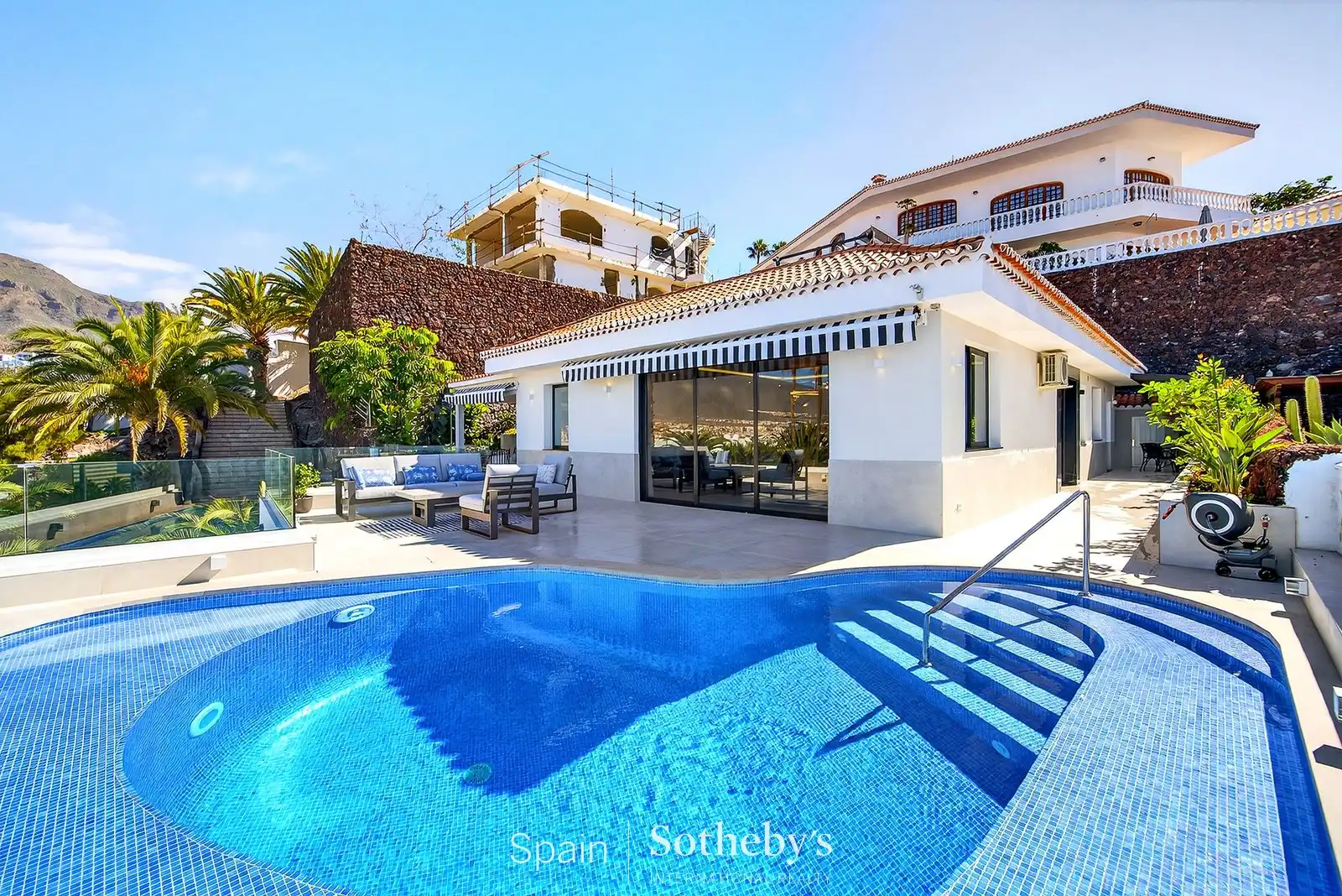 Vista exterior de Casa o chalet en venta en Adeje con Aire acondicionado, Terraza y Trastero