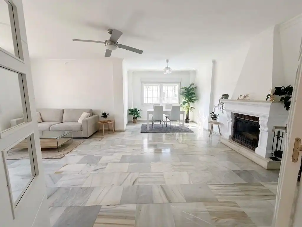 Wohnzimmer von Haus oder Chalet zum Verkauf in Torremolinos mit Klimaanlage, Heizung und Privatgarten