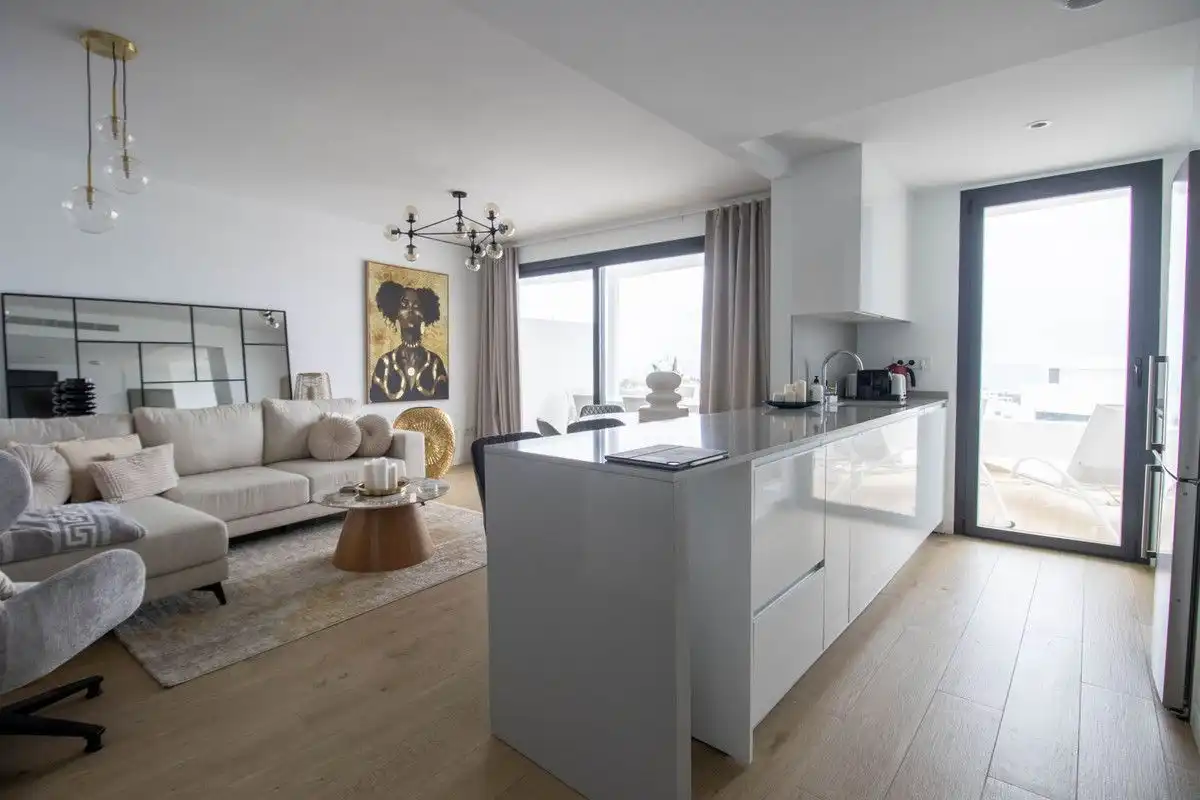Cuina de Apartament de lloguer en Estepona amb Aire condicionat, Calefacció i Terrassa