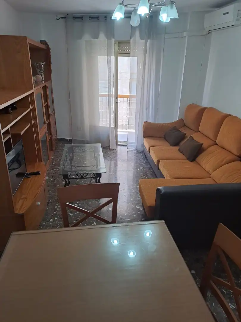 Sala d'estar de Pis de lloguer en Jaén amb Aire condicionat, Moblat i Forn