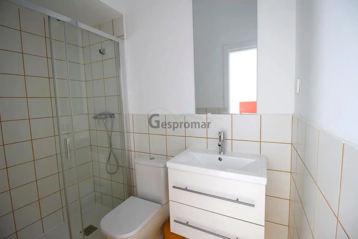 Badezimmer von Erdgeschoss zur untervermieten in Madrid mit Klimaanlage, Heizung und Terrasse