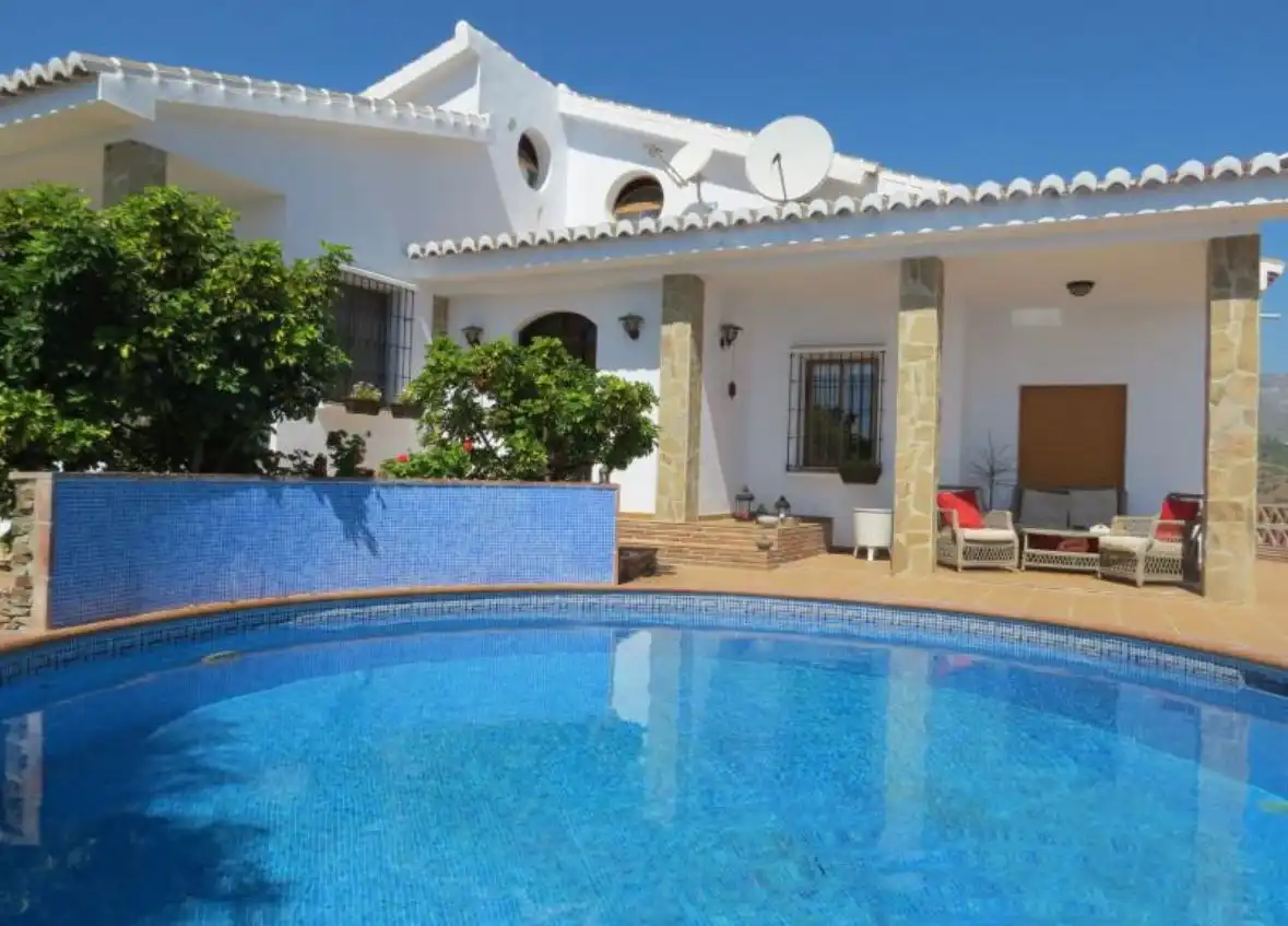 Vista exterior de Casa o chalet de alquiler en Frigiliana con Aire acondicionado, Calefacción y Terraza