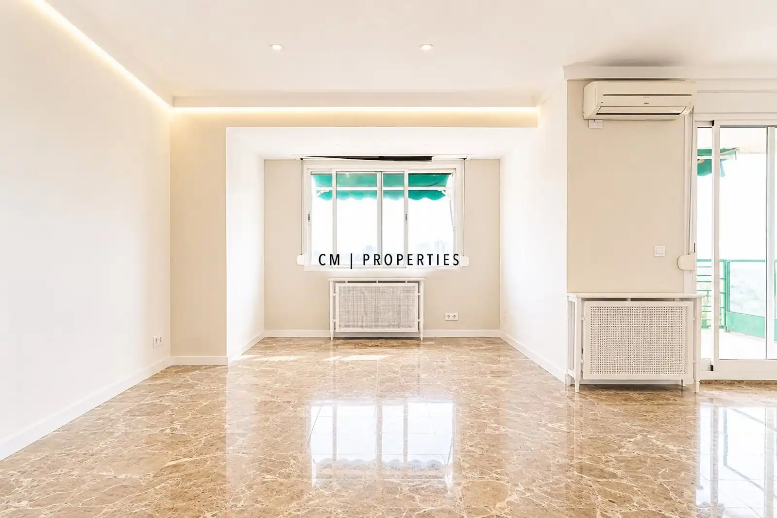 Living room of Flat for rent in Valencia  with Air Conditioner, Heating and Terrace