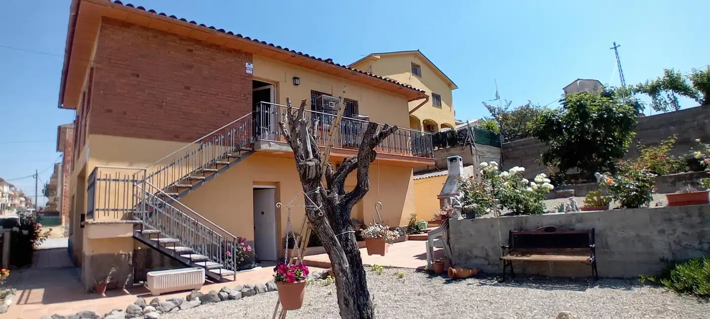 Vista exterior de Casa o xalet en venda en Centelles amb Calefacció i Jardí privat