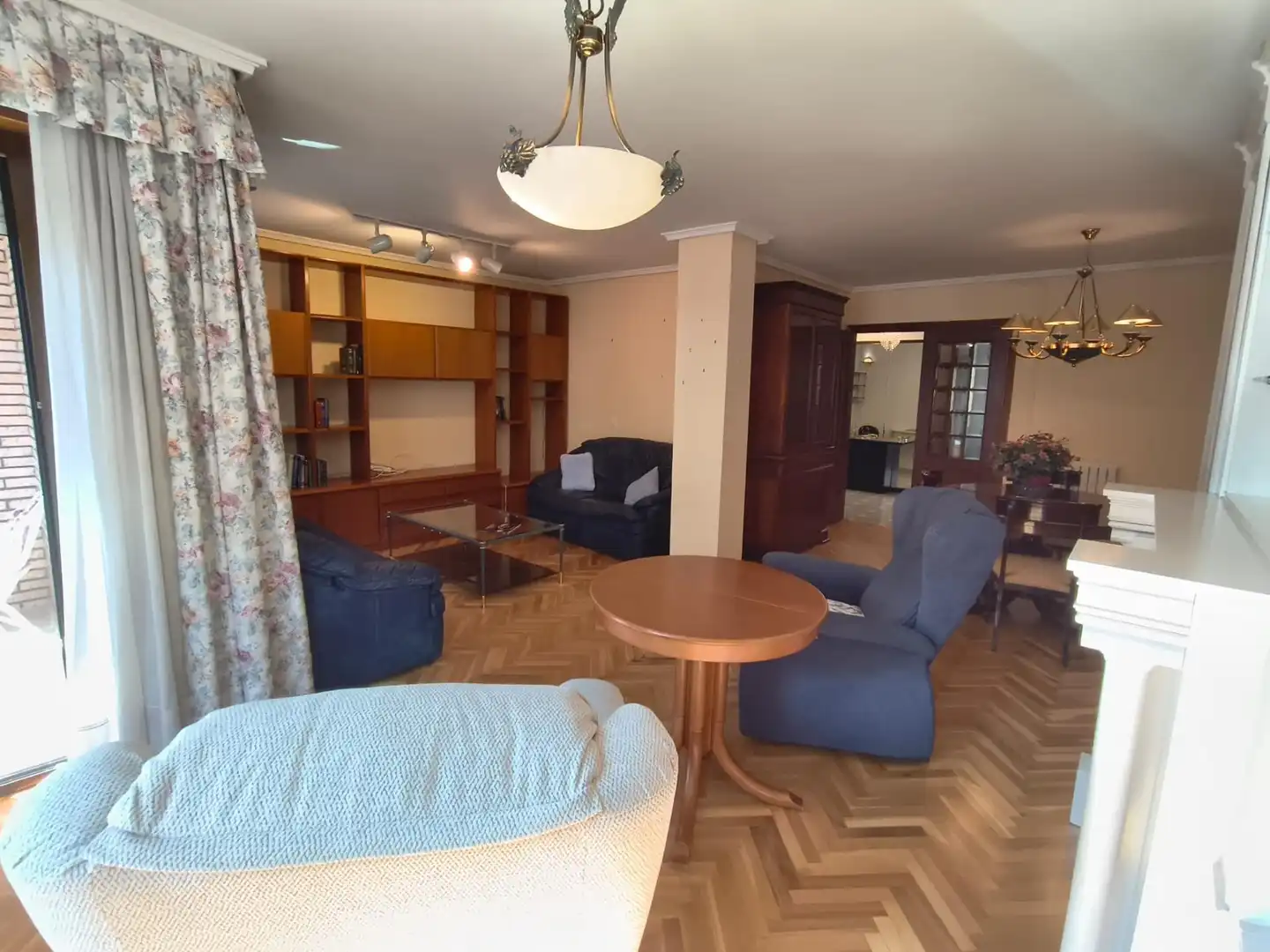 Sala d'estar de Pis en venda en Ponferrada amb Calefacció, Parquet i Terrassa
