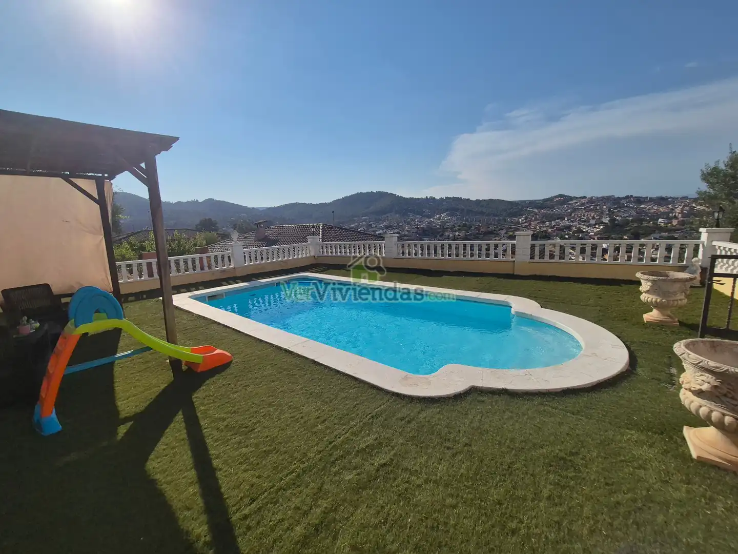 Piscina de Casa o xalet en venda en Sant Vicenç Dels Horts amb Aire condicionat, Calefacció i Jardí privat