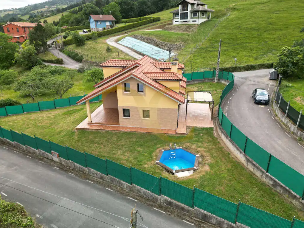 Casa o chalet en venta en Gijón  con Calefacción, Jardín privado y Balcón