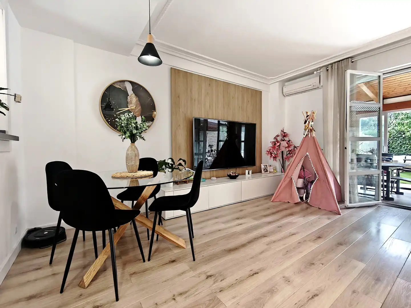 Sala d'estar de Casa o xalet en venda en Lardero amb Aire condicionat, Calefacció i Jardí privat