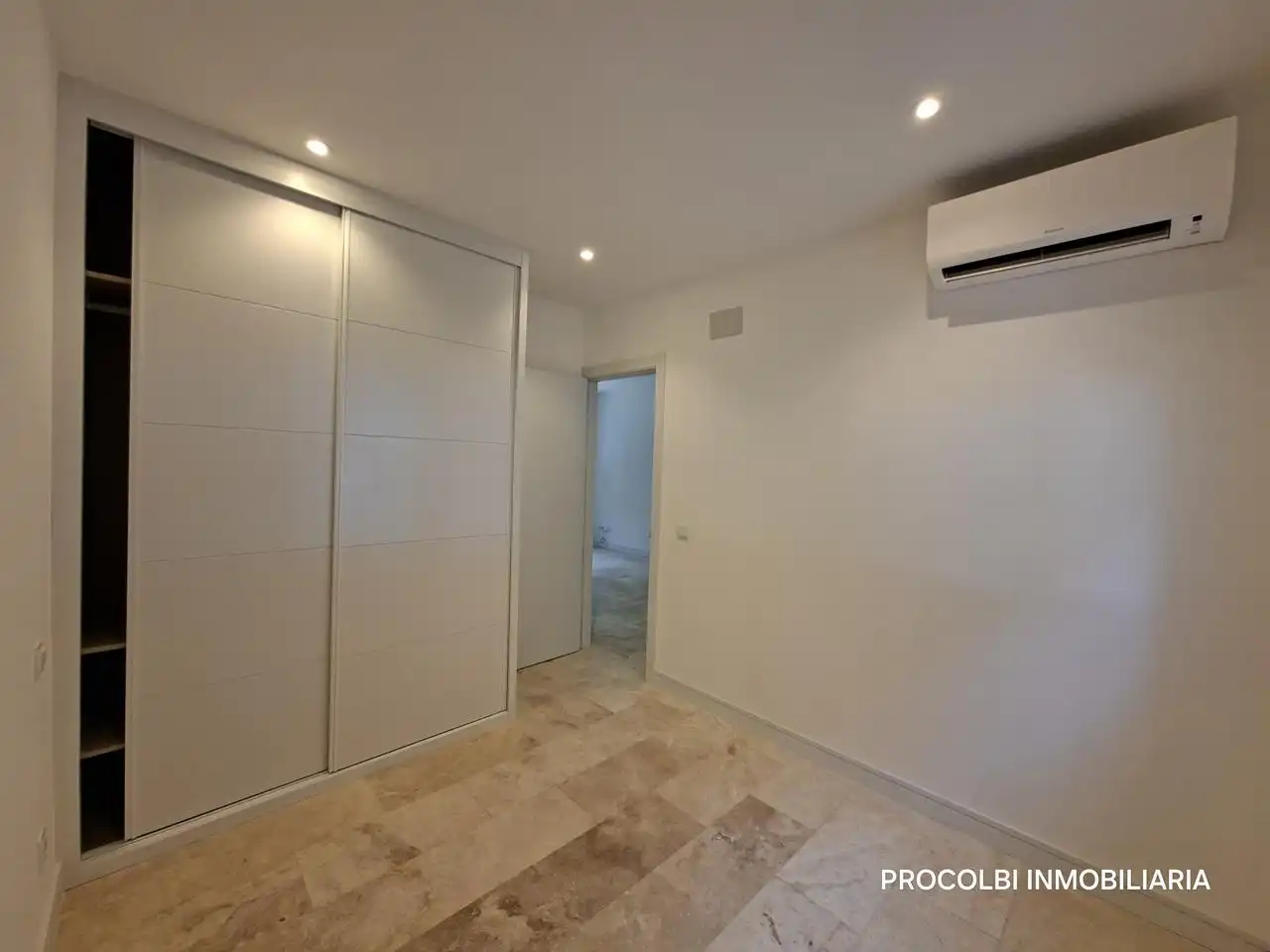 Ground floor for sale in Madrid  with Air Conditioner and Heating