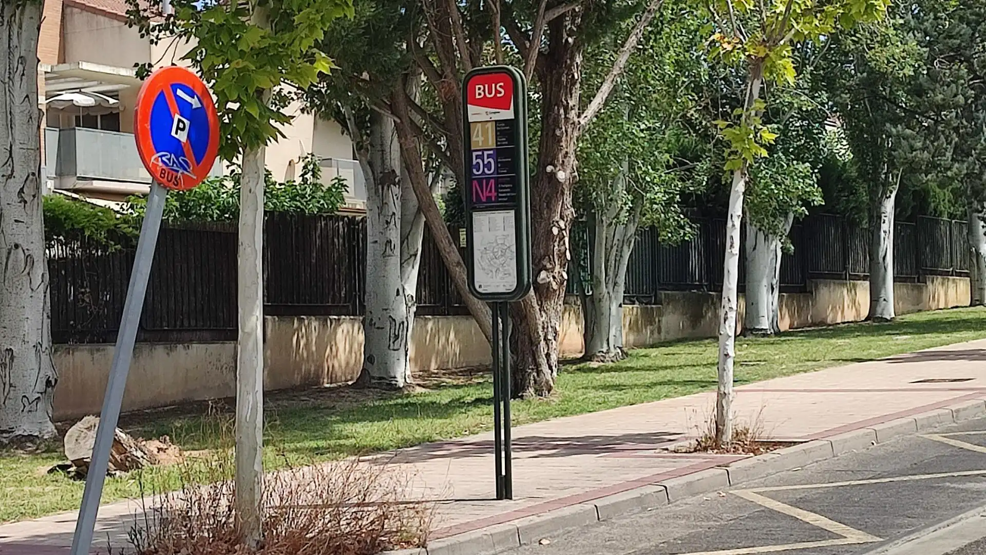 Parking de Casa adosada de alquiler en Zaragoza con Aire acondicionado, Calefacción y Jardín privado