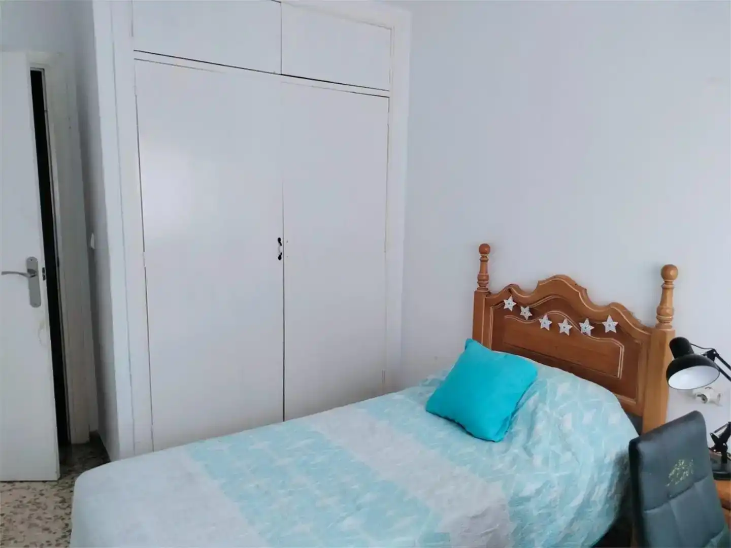 Bedroom of Flat for share in Granada  with Furnished
