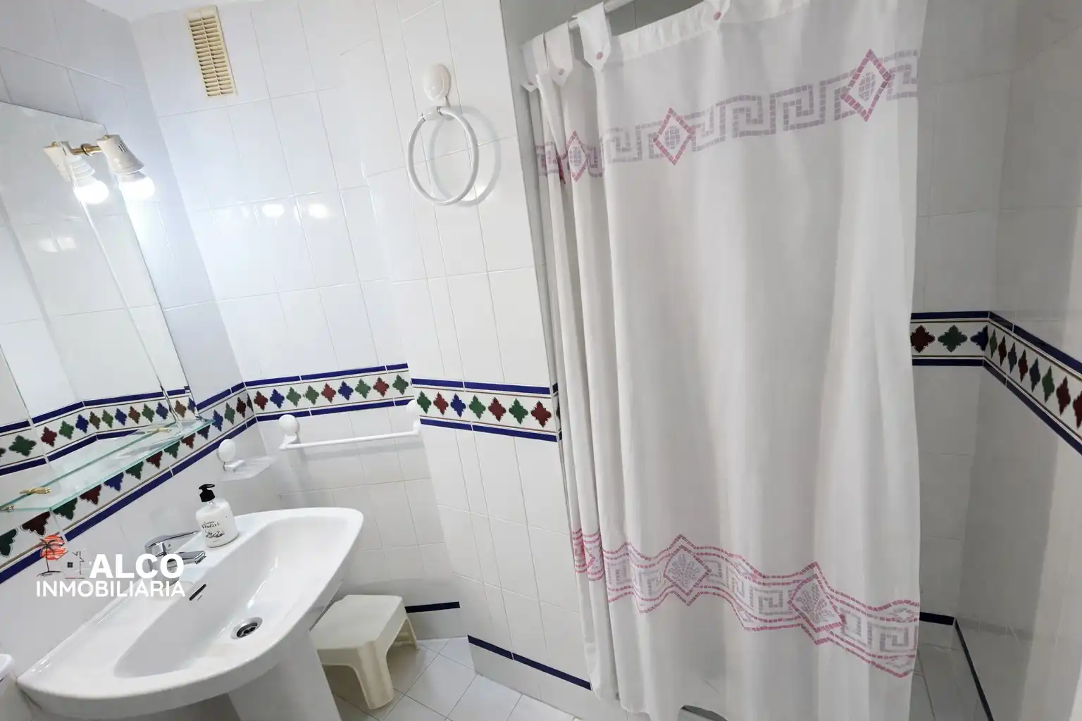 Baño de Piso en venta en Torrox con Terraza y Piscina