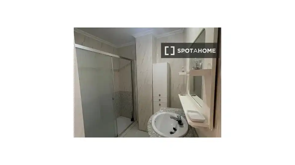 Badezimmer von Wohnungen zur untervermieten in Murcia mit Klimaanlage, Terrasse und Möbliert