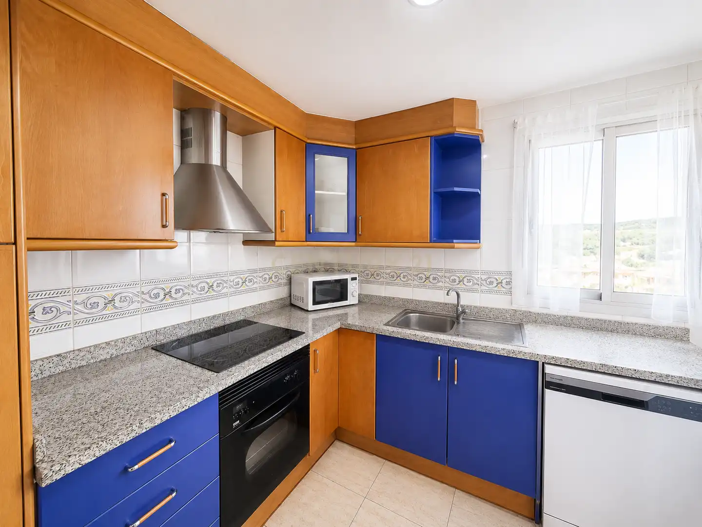 Kitchen of Apartments for rent in Calpe / Calp  with Air Conditioner, Oven and Microwave