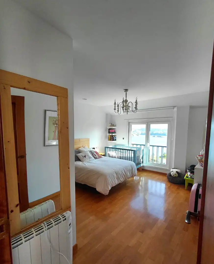 Habitación de Casa o chalet en venta en Oleiros con Calefacción, Jardín privado y Parquet