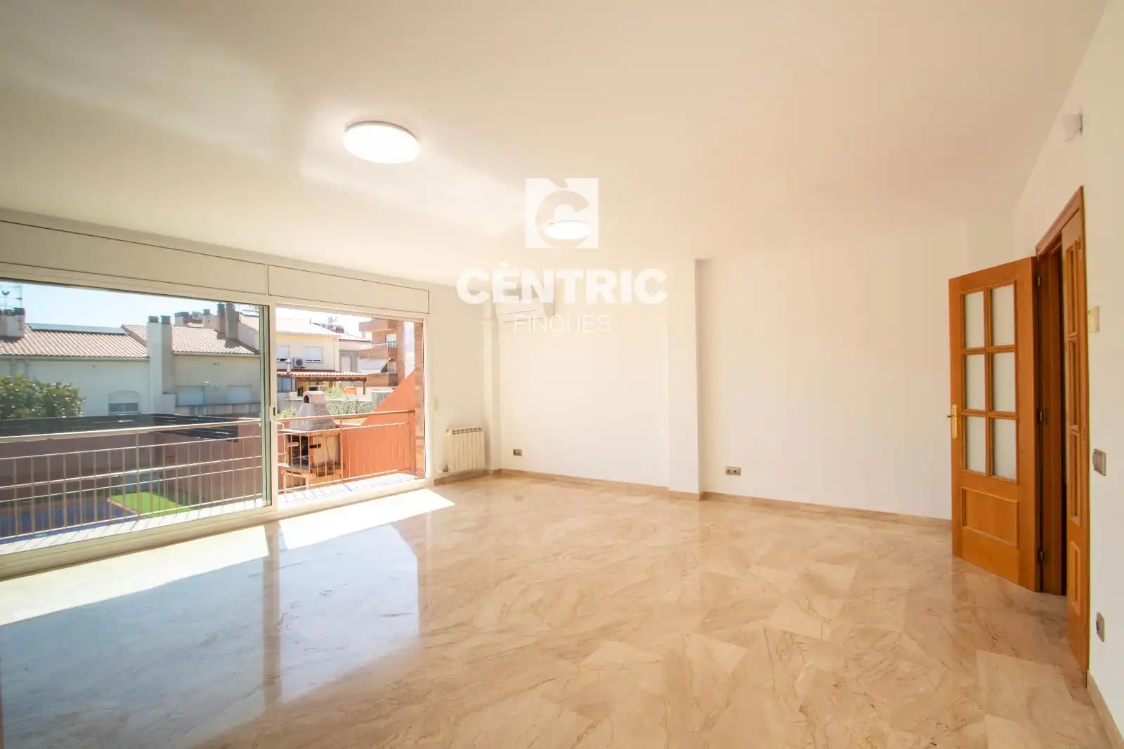 Vista exterior de Casa o xalet en venda en Castellar del Vallès amb Aire condicionat, Calefacció i Terrassa