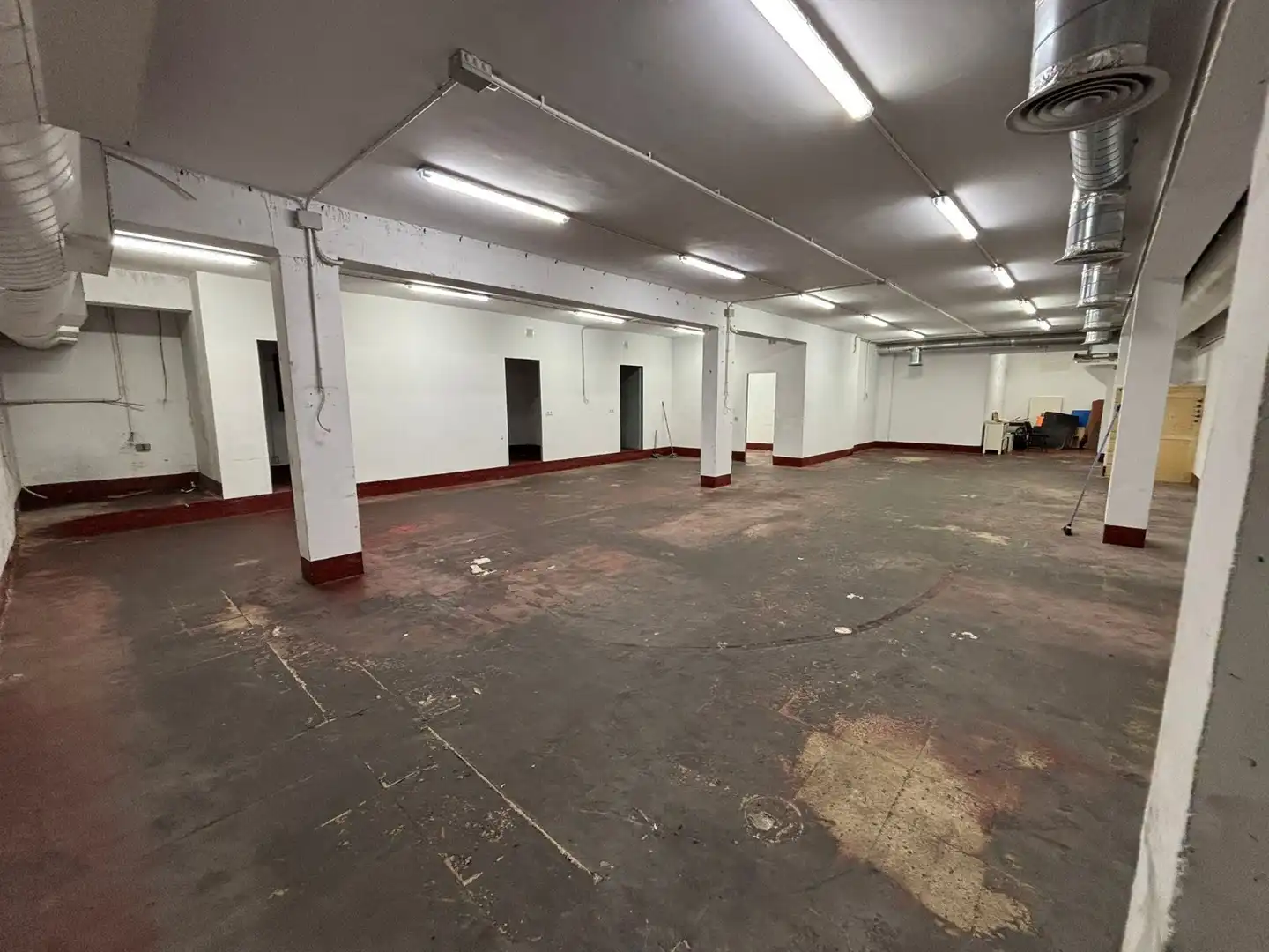 Commercial properties for sale in Barcelona  with Air Conditioner