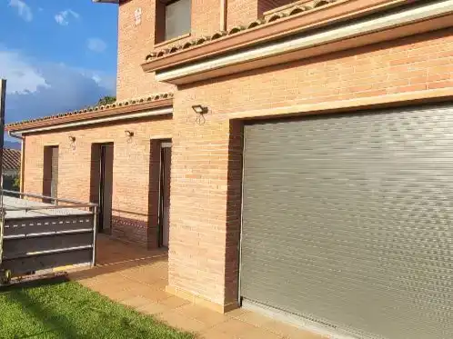 Vista exterior de Casa o xalet en venda en La Roca del Vallès amb Aire condicionat