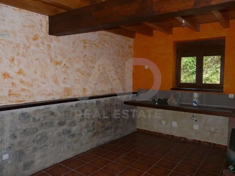 Cuina de Finca rústica en venda en Oseja de Sajambre amb Calefacció