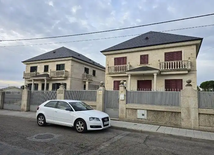 Vista exterior de Casa adosada en venta en Collado Villalba